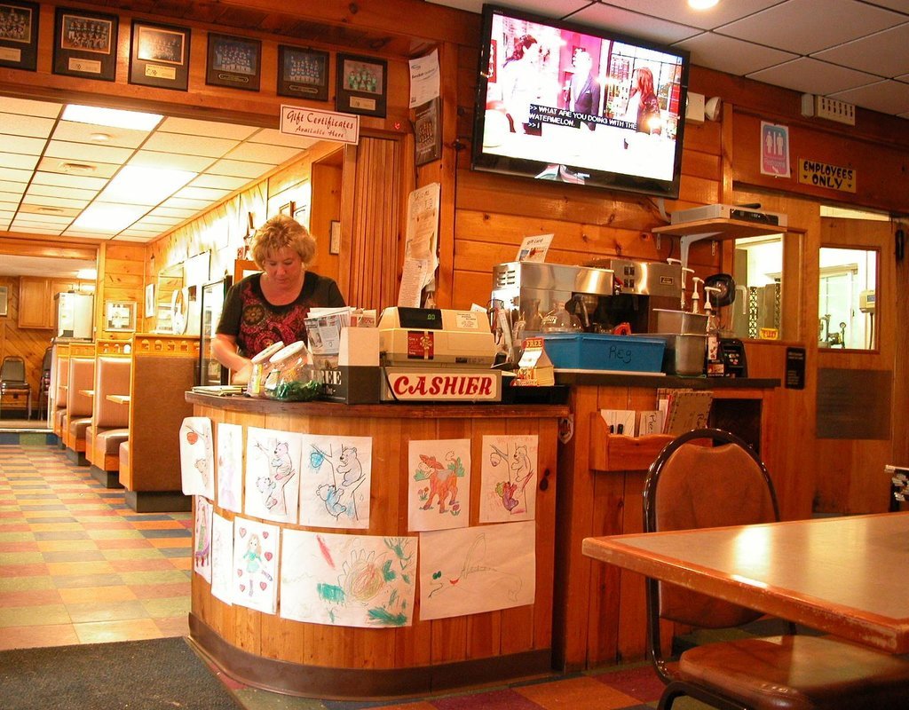 UNCLE Moe`s Diner